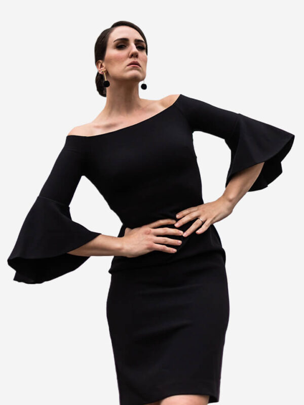 Eline kısa siyah elbise
